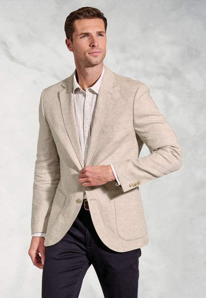 Man wearing Tailored Fit Eastwood Sand Pure Linen Sport Coat showing full front view.