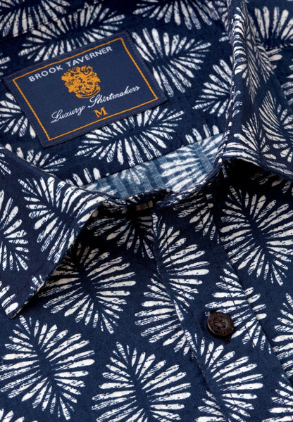 Up close view of the neckline of the Regular Fit Navy Geometric Print Seersucker Short Sleeve Shirt