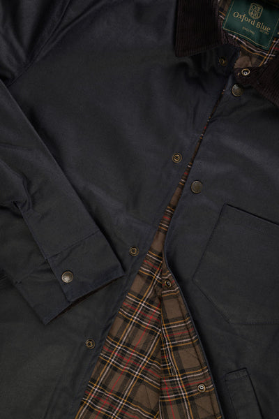 Men's Piti Wax Overshirt in Navy - Waxed Cotton Overshirt close up on quilted lining